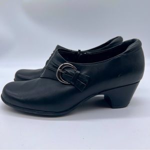 Clark’s women’s black dress shoes size 5 1/2